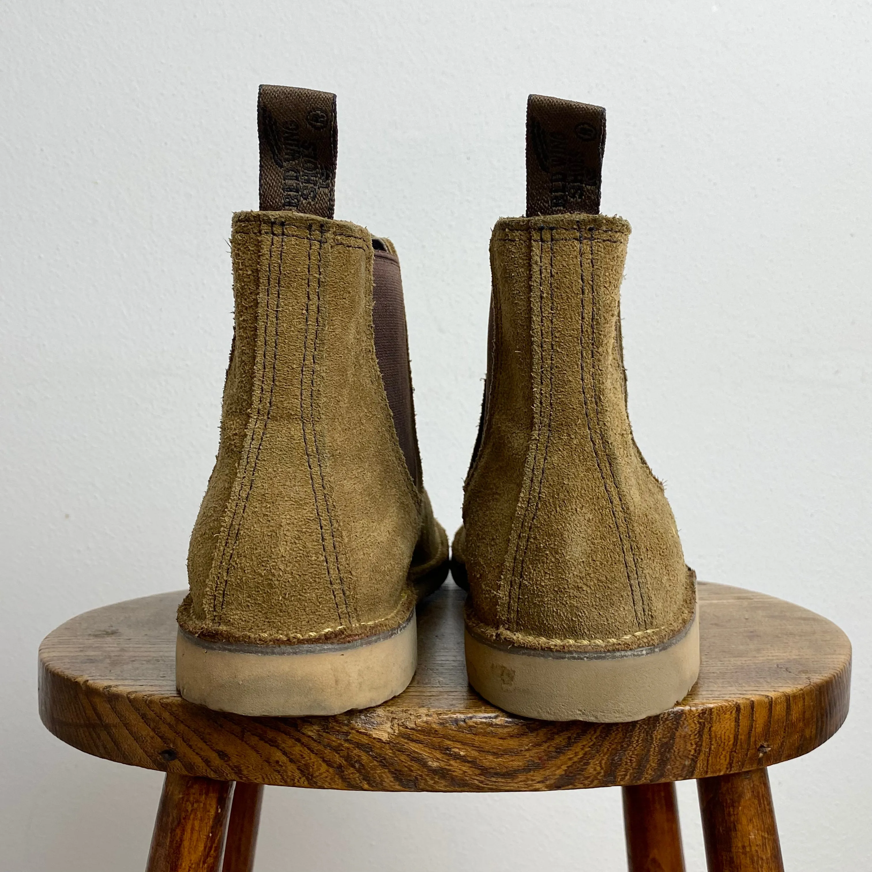 Classic Chelsea Boots - EU 42/43